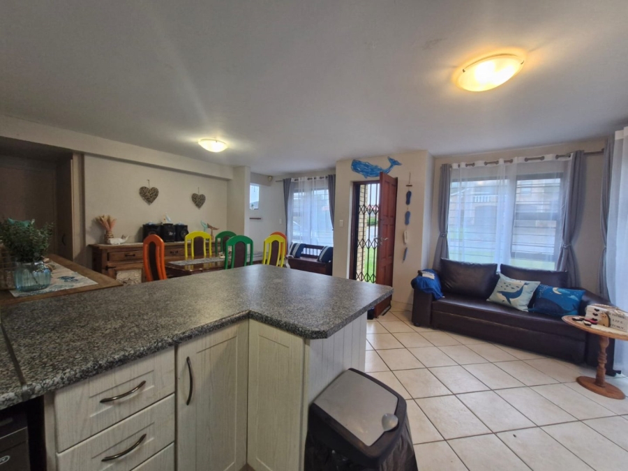 To Let 3 Bedroom Property for Rent in Wavecrest Eastern Cape